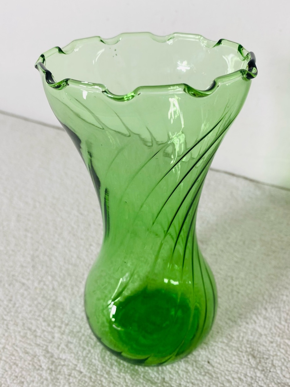 Vintage MCM Anchor Hocking Green Swirl Glass Ruffled Rim Trumpet Vase